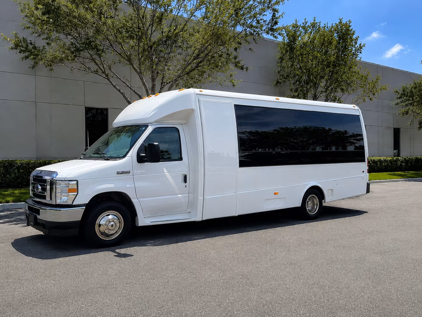 bus rentals for bands and performers traveling through new braunfels