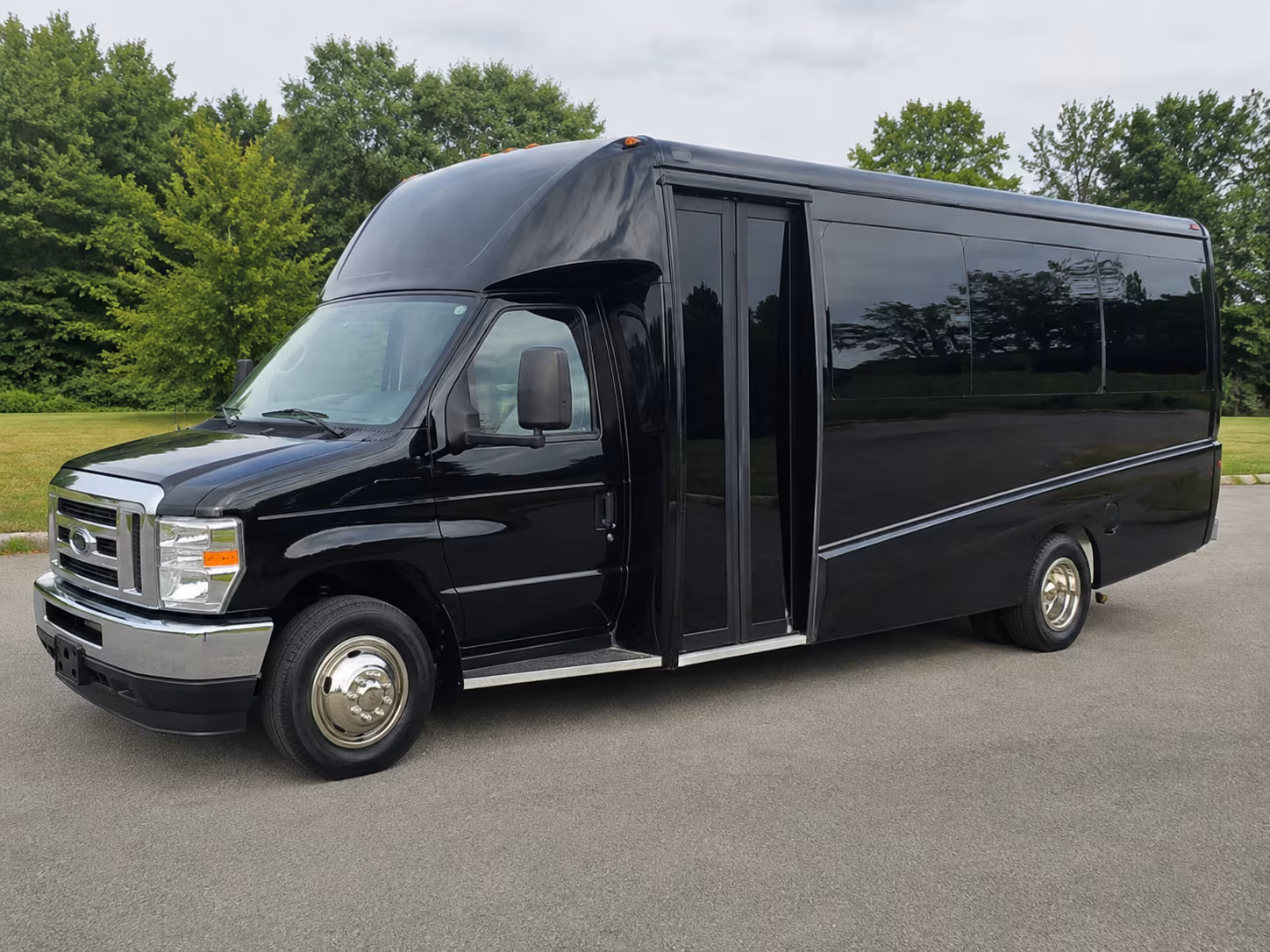 charter buses for new braunfels school trips to san antonio museums
