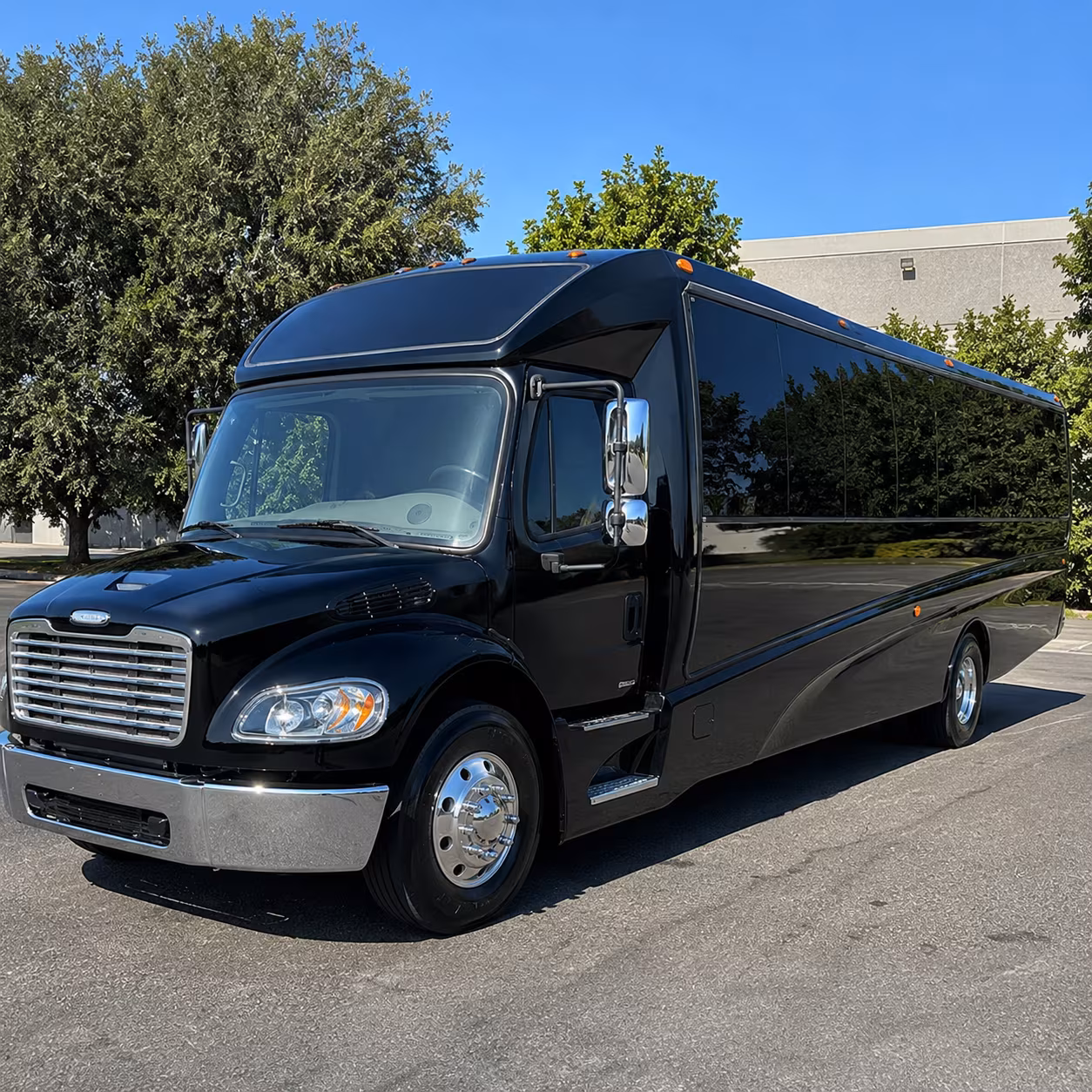 new braunfels 15 passenger minibus