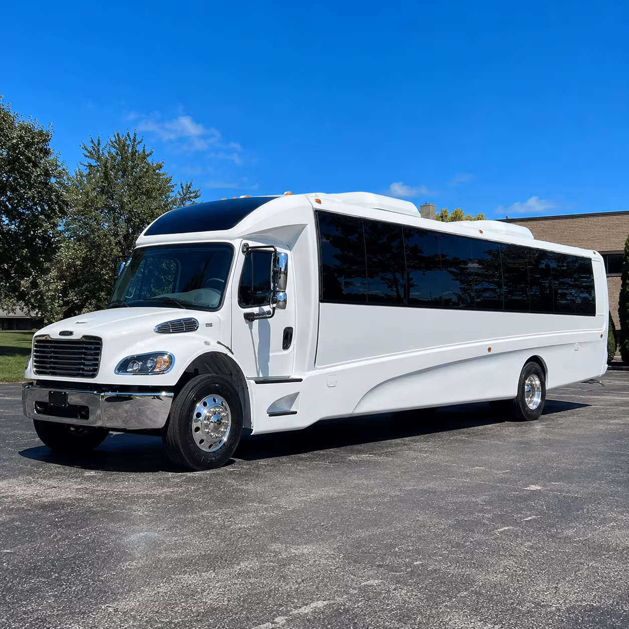new braunfels 30 passenger minibus