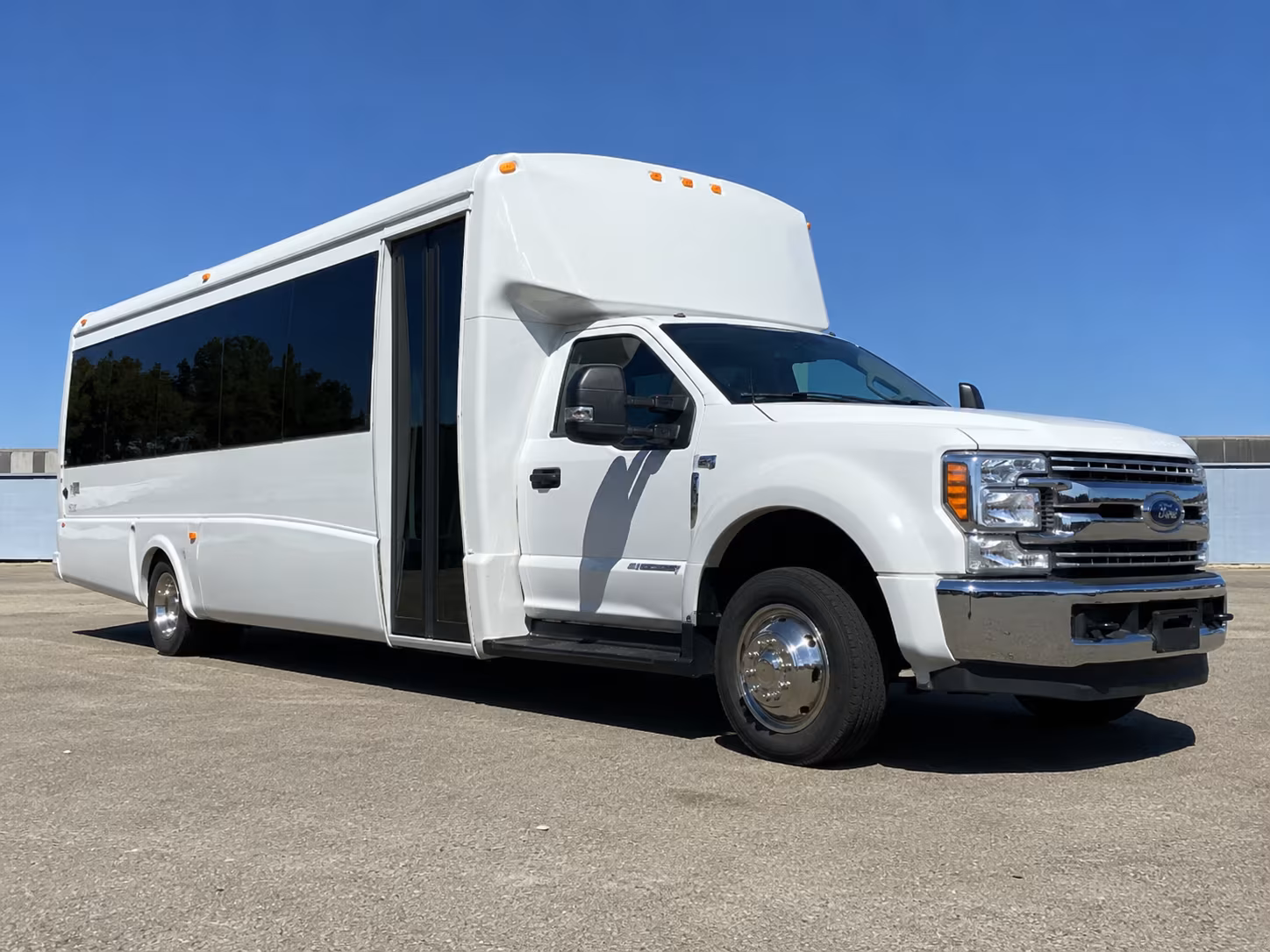 sporting event and school group buses in new braunfels