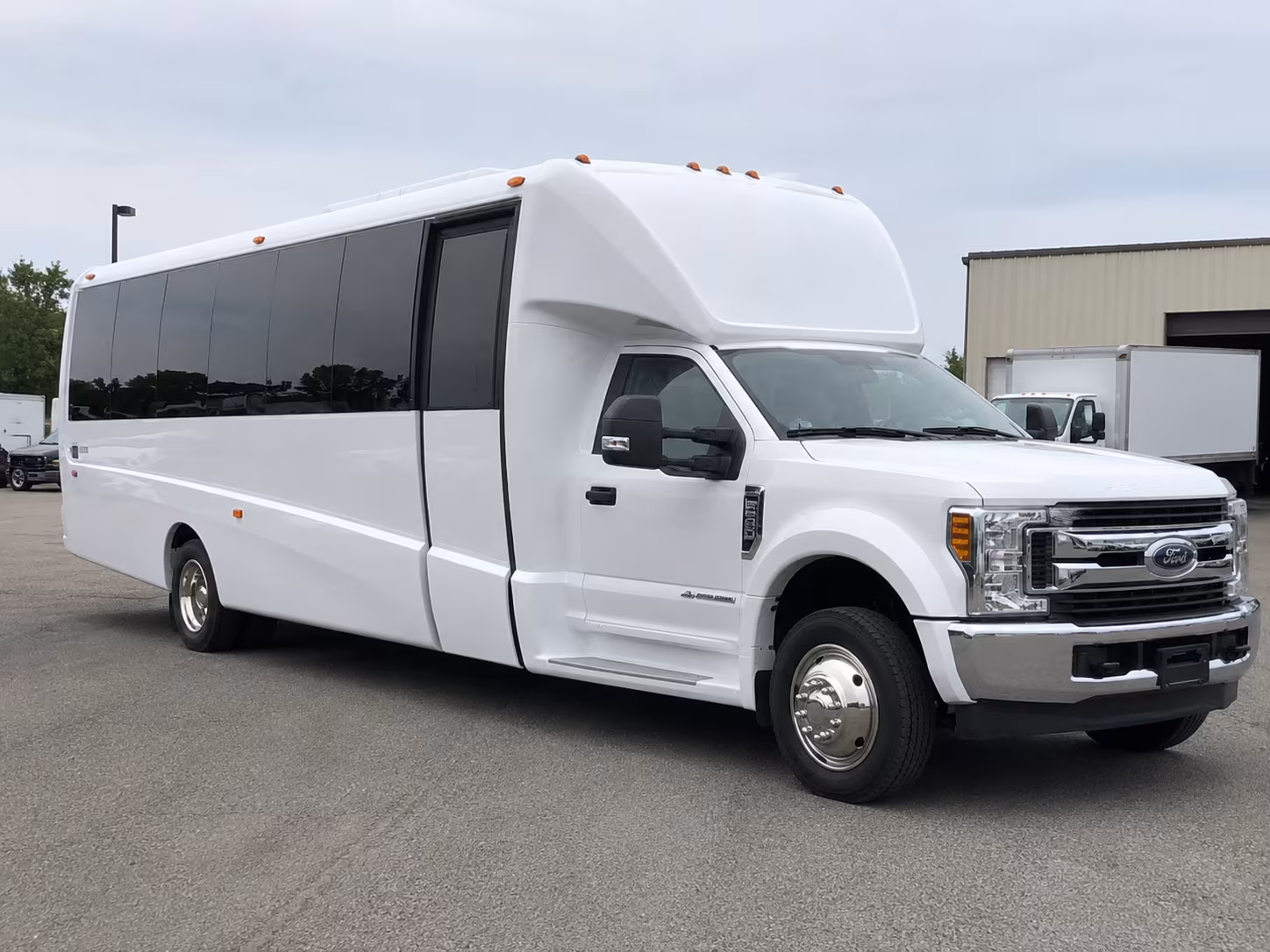 wedding and quinceanera shuttle buses in new braunfels