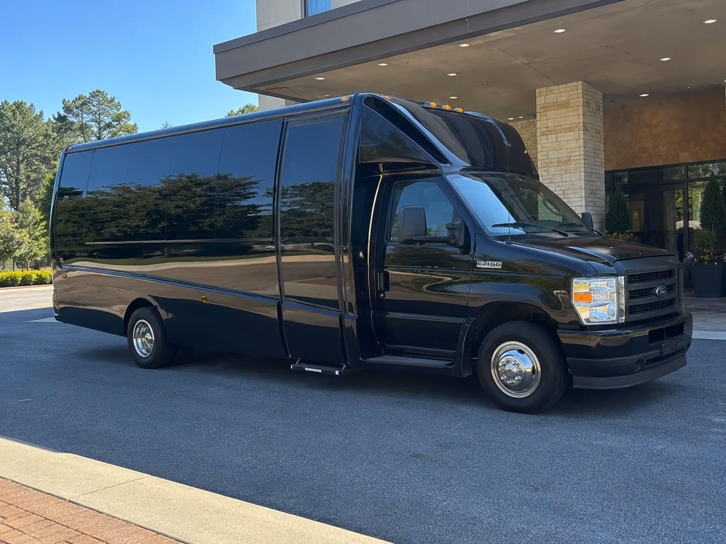 weekly worship shuttle buses for new braunfels congregations