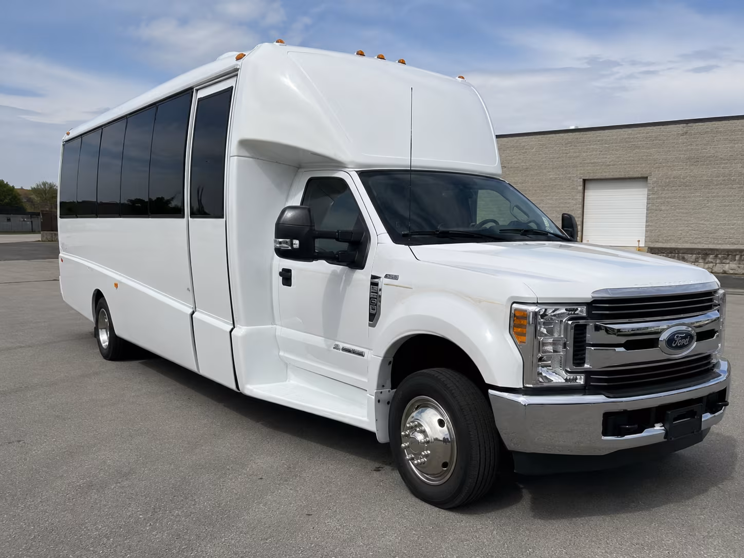 winery tour and brewery hop buses in the texas hill country